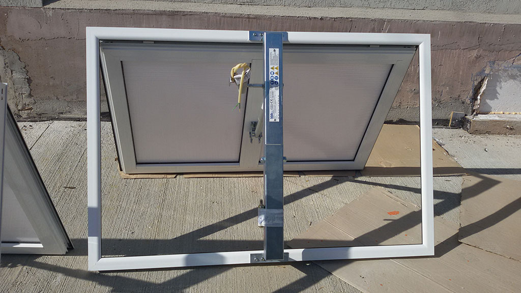 Ferestre desfumare pneumatice