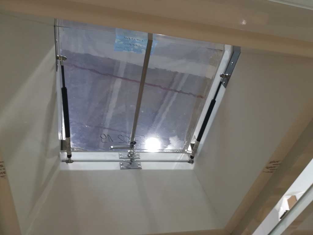 Trapă de acces cu cupolă acrilică