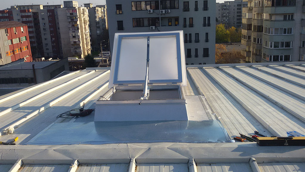 Trapă cu piston pneumatic sandwitch